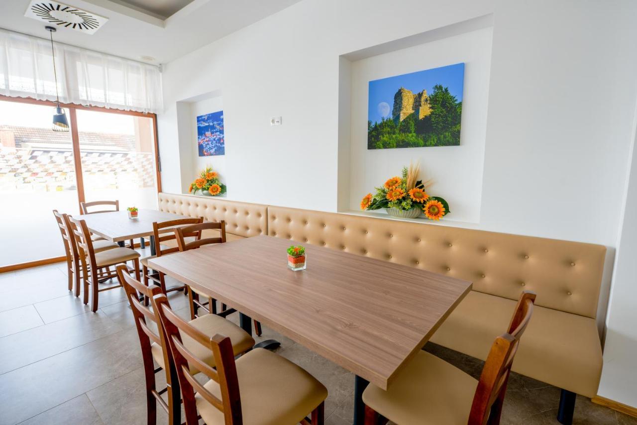 Hotel Baron Смледник Экстерьер фото