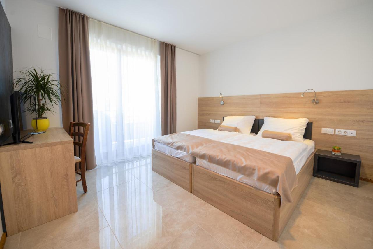 Hotel Baron Смледник Экстерьер фото