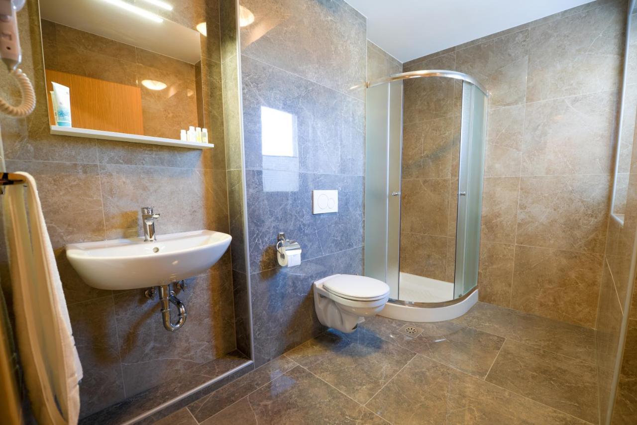 Hotel Baron Смледник Экстерьер фото