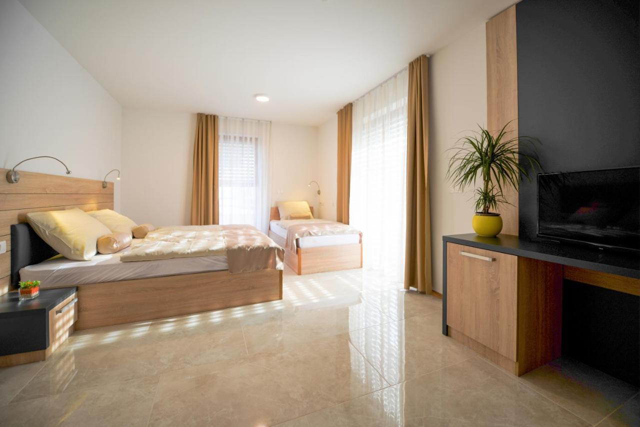 Hotel Baron Смледник Экстерьер фото
